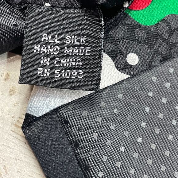 100% Silk Christmas Tie Santa Tree Reindeer Candy Cane Black A100972 - Picture 2 of 4